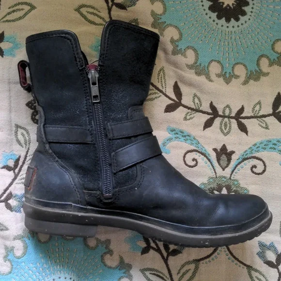 UGG Simmens Black Leather Boots Size 6 - Picture 7 of 9
